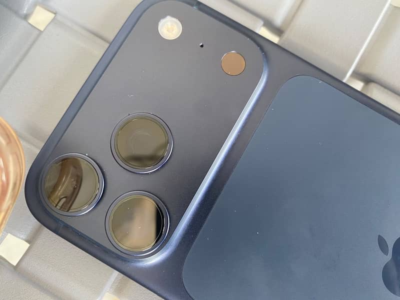 Apple iPhone 17 Pro Max 2