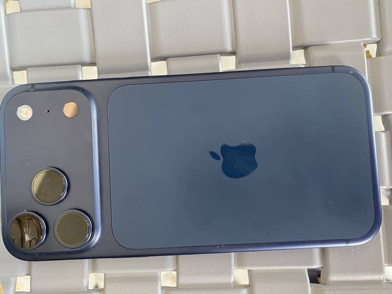 Apple iPhone 17 Pro Max 3