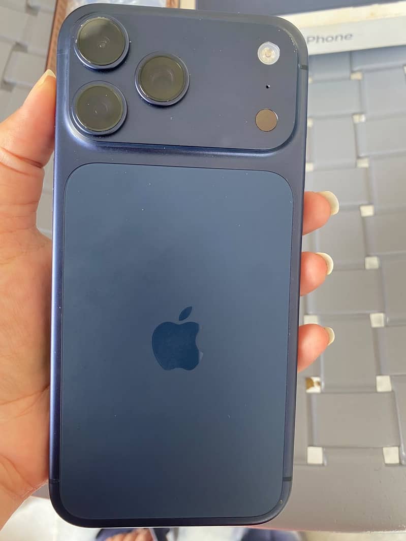Apple iPhone 17 Pro Max 5