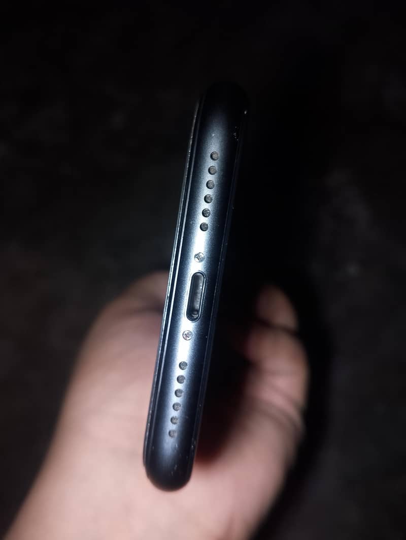 Apple iPhone 11 3