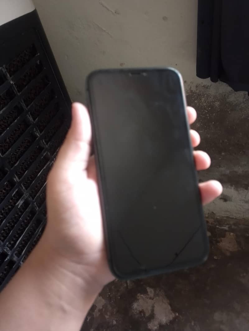 Apple iPhone 11 4