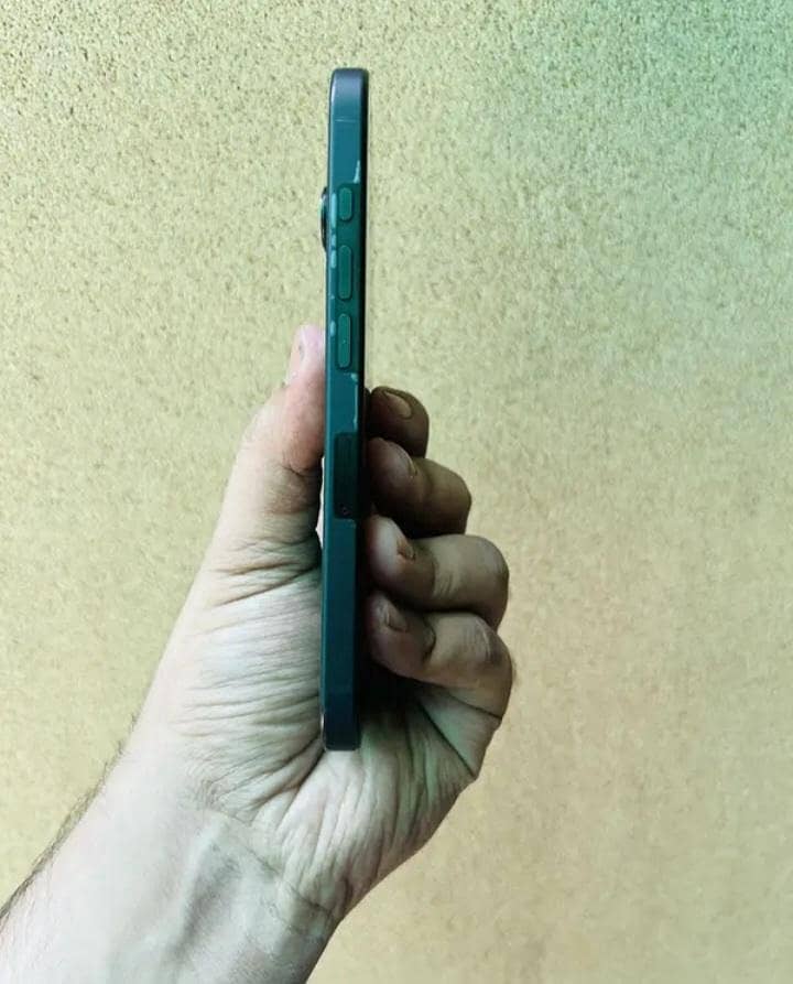 iPhone 16 Pro 3