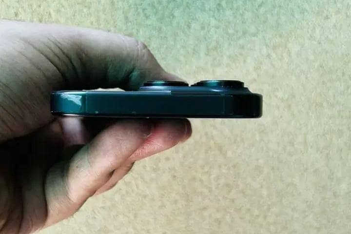 iPhone 16 Pro 4