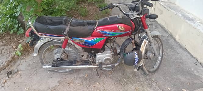 total geniun condition  in red color tyre new  tanki tapa in new condi