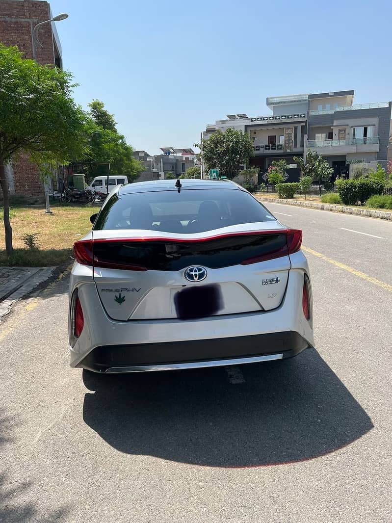 prius phv 11