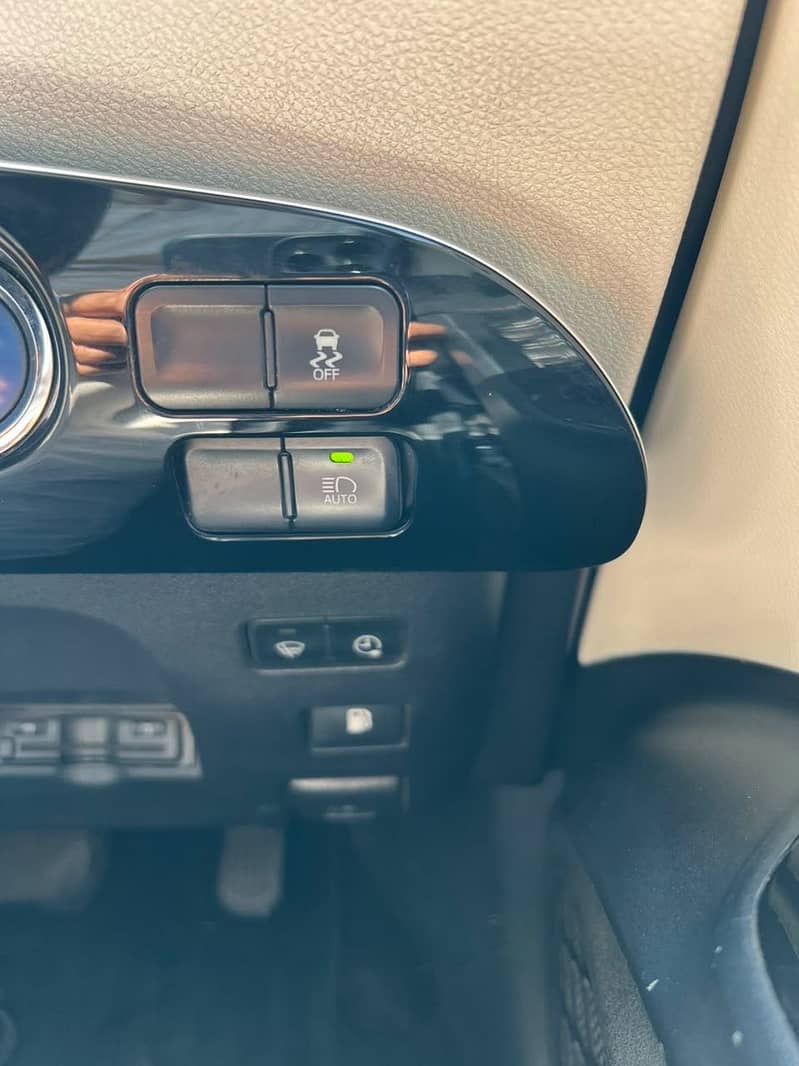 prius phv 12