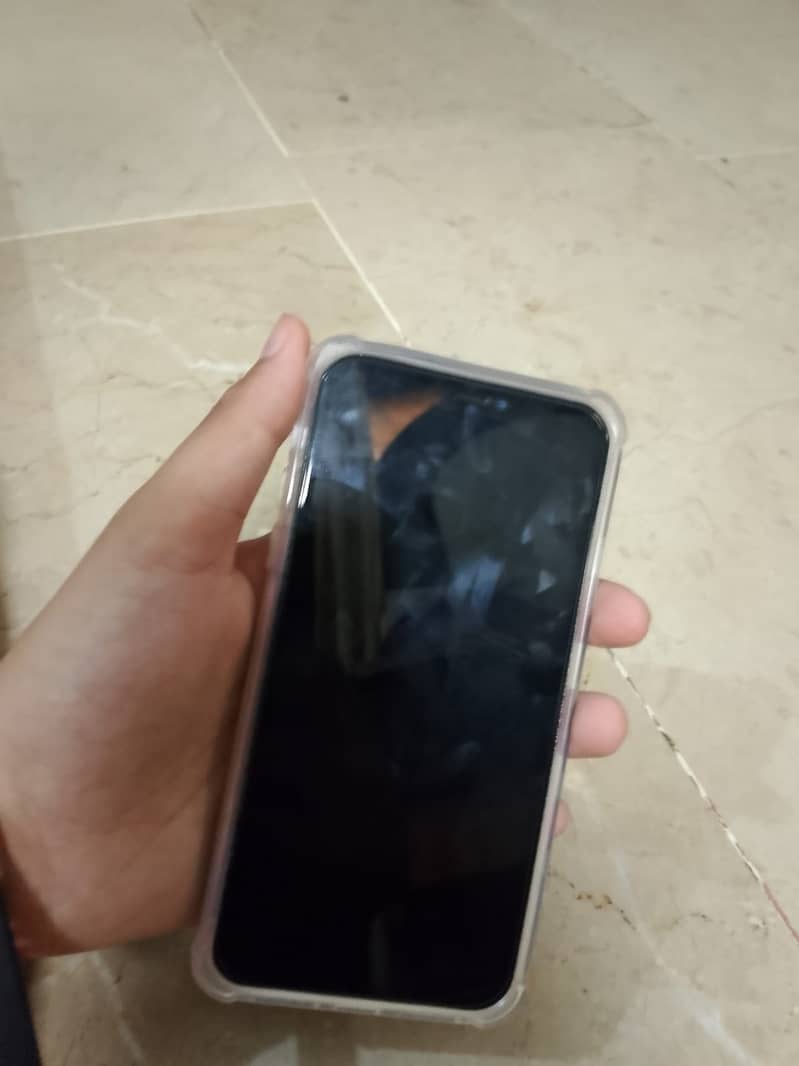 Apple iPhone 11 3