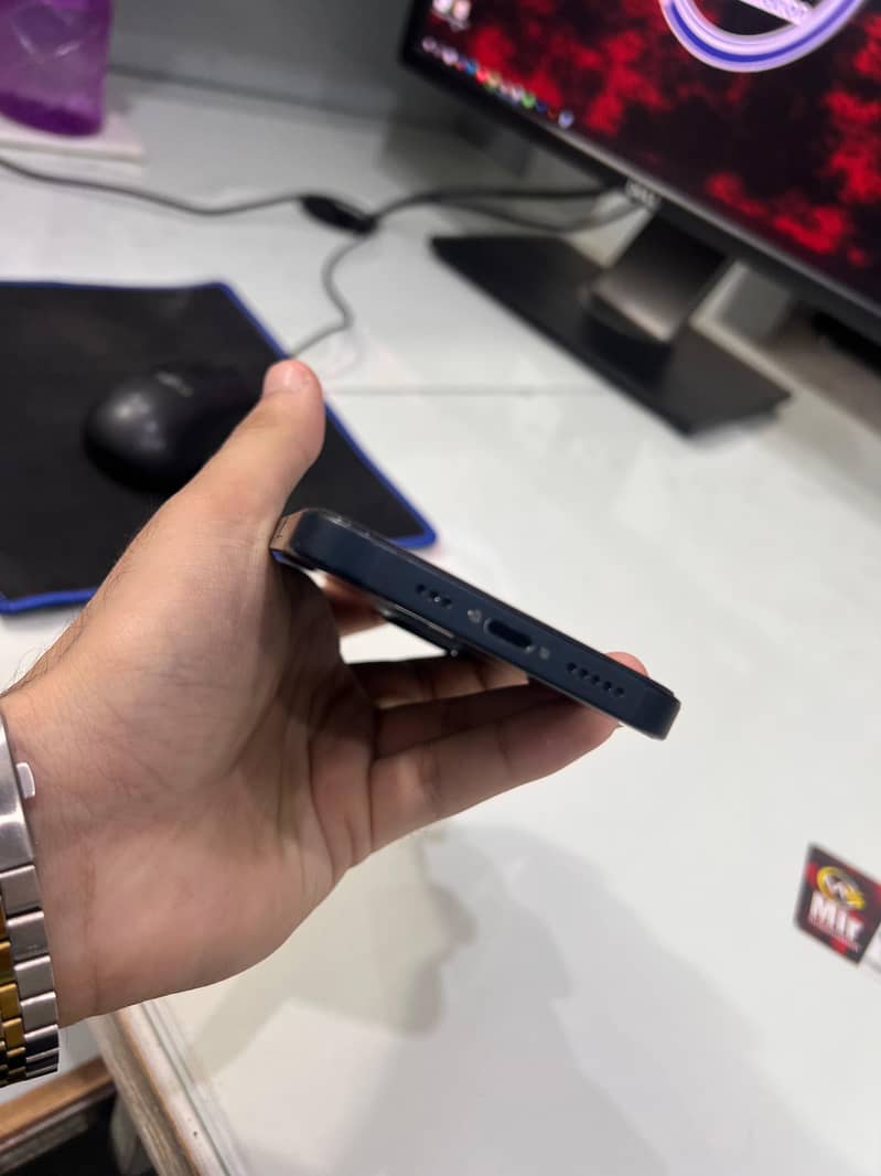 Apple iPhone 13 5