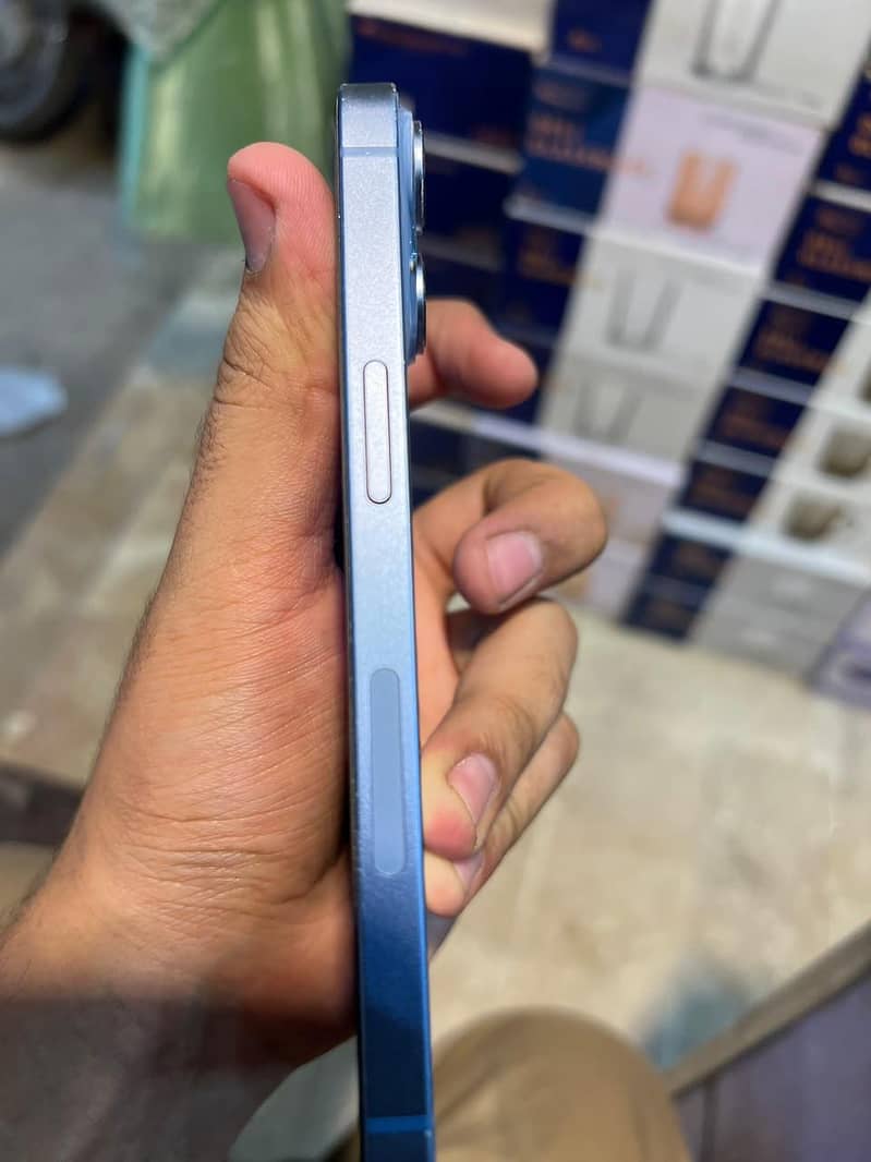 Apple iPhone 14 3