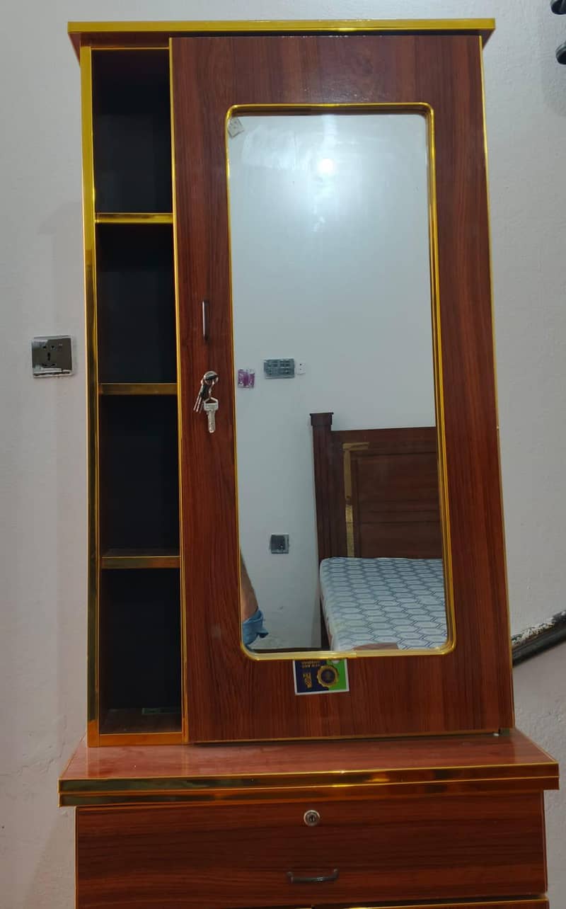 Dressing Table With Attach Mirror 3