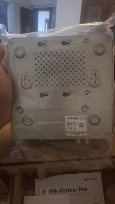 Hikvision  MODEL DS-7104HGHI-F1  DVR FOR SALE
