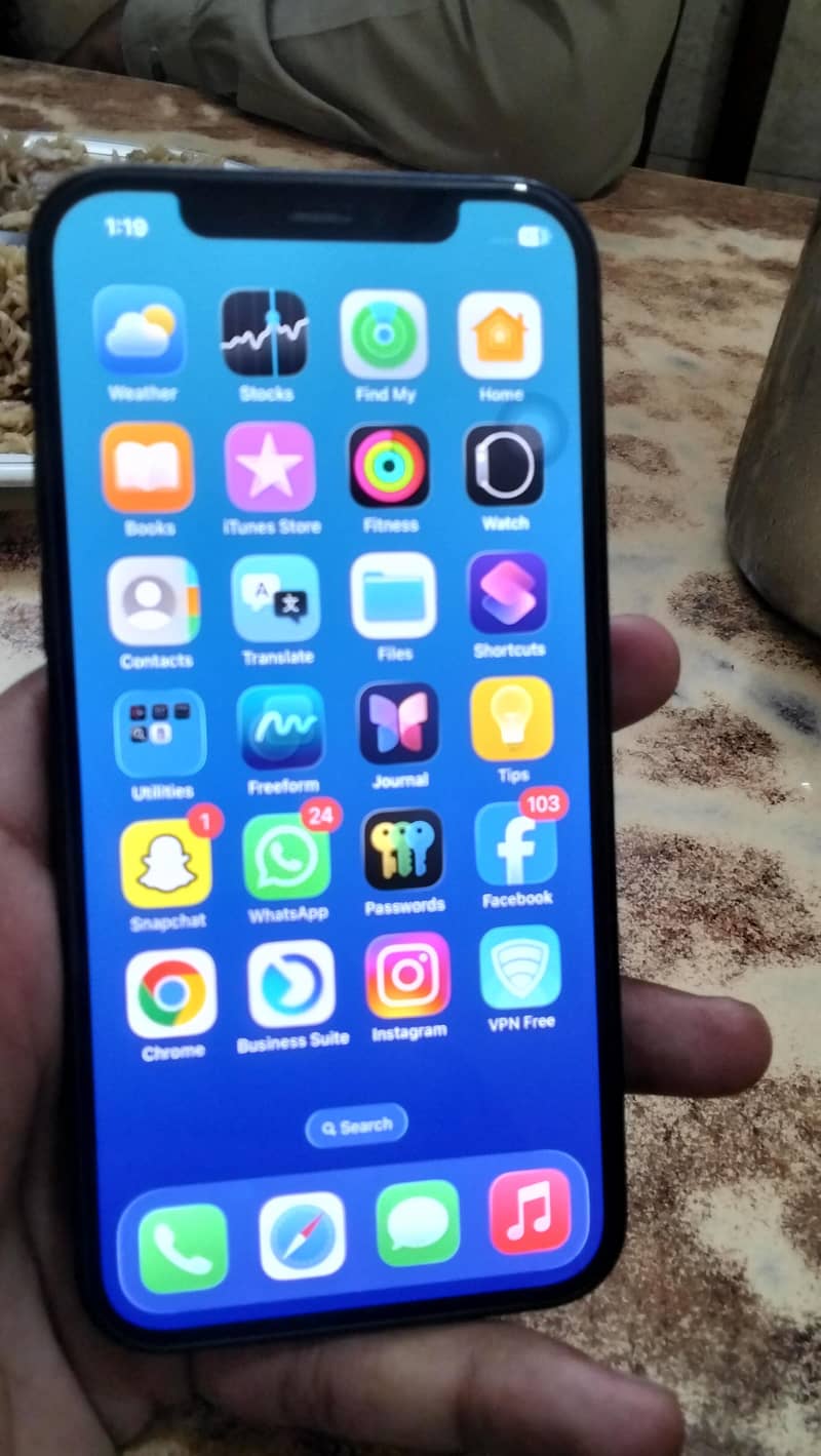 Apple iPhone 12 1