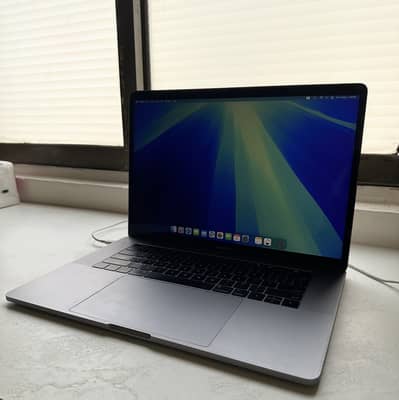 MacBook Pro 2019 15 Inch | 16GB RAM | 250GB SSD | Like New | Low Cycle