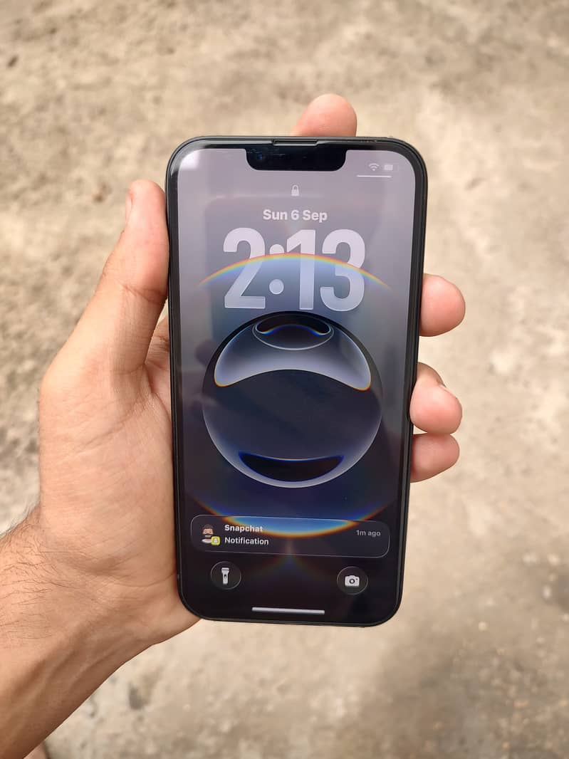 Apple iPhone 16e 2