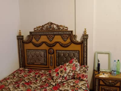 tow side table ND full king  size bed.
