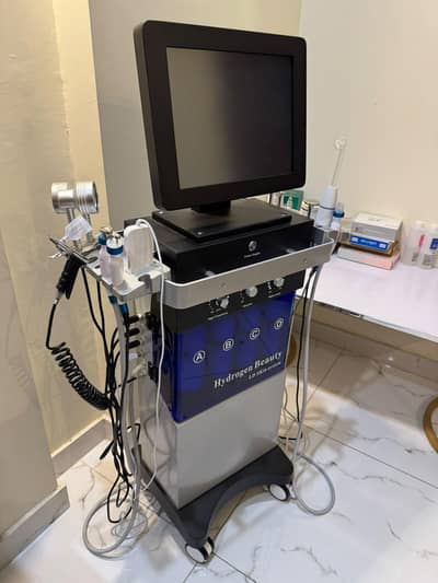 Hydra Facial 14 in 1 machine