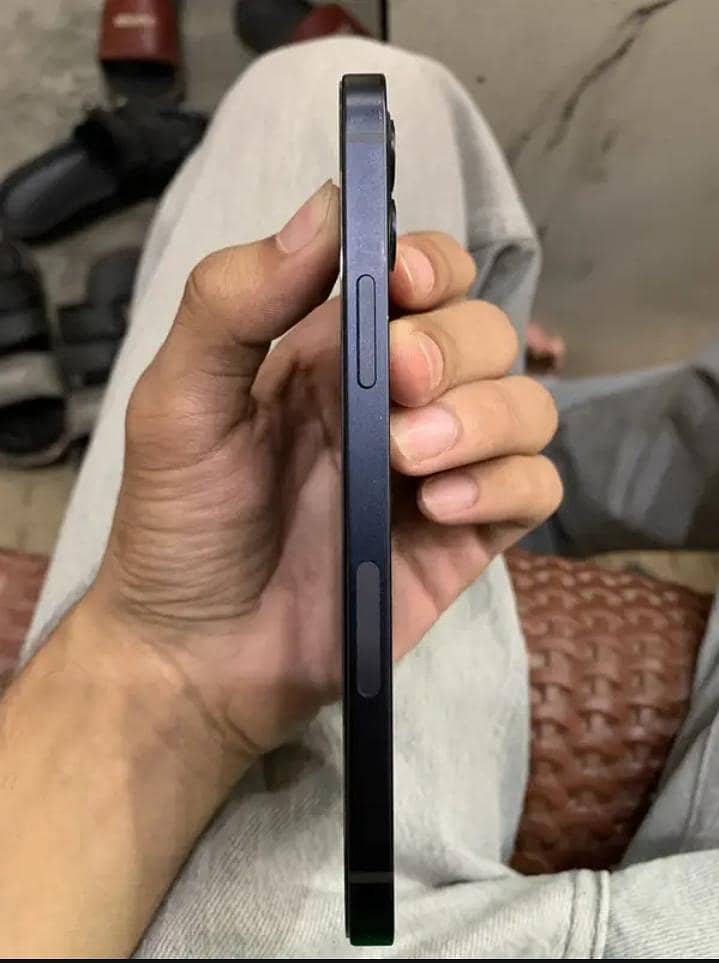 Apple iPhone 12 3