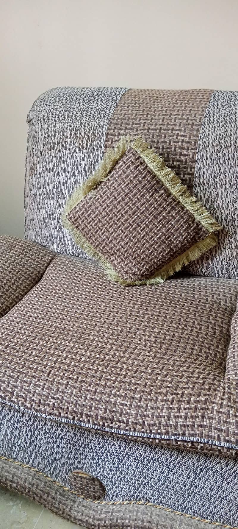 selling sofa 1
