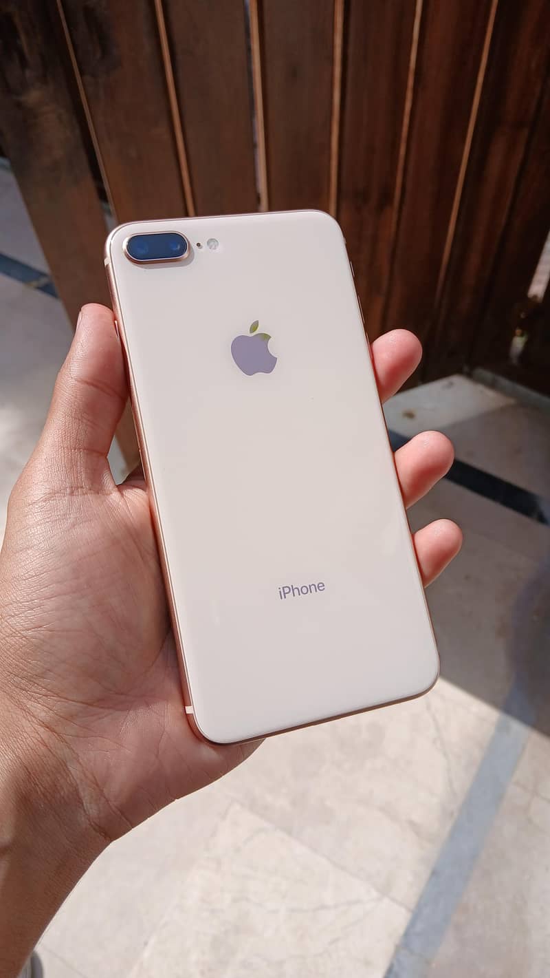 Apple iPhone 8 Plus 0