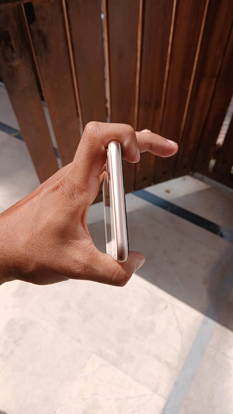 Apple iPhone 8 Plus 5