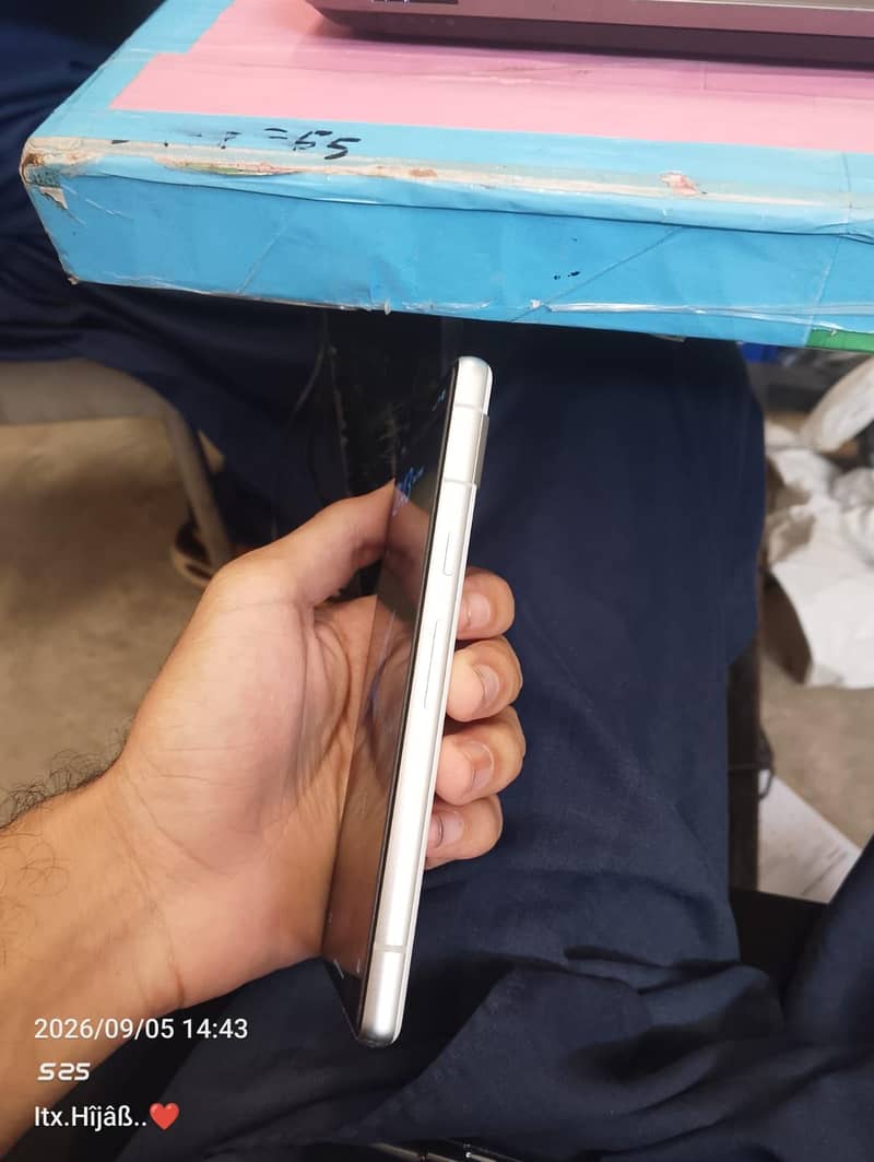 Google Pixel 7a 5