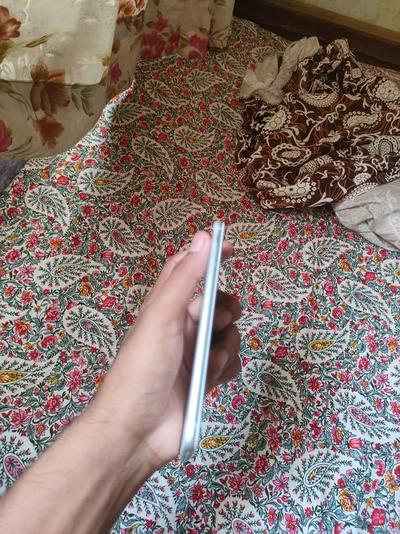Apple iPhone 7 Plus 9