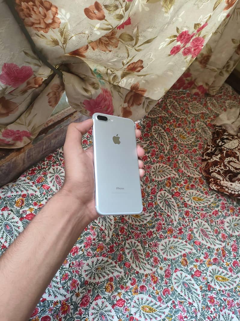 Apple iPhone 7 Plus 10
