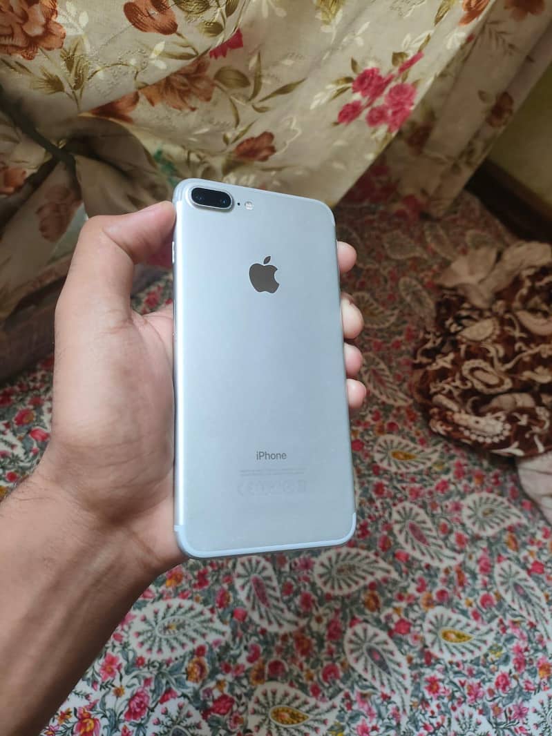 Apple iPhone 7 Plus 13
