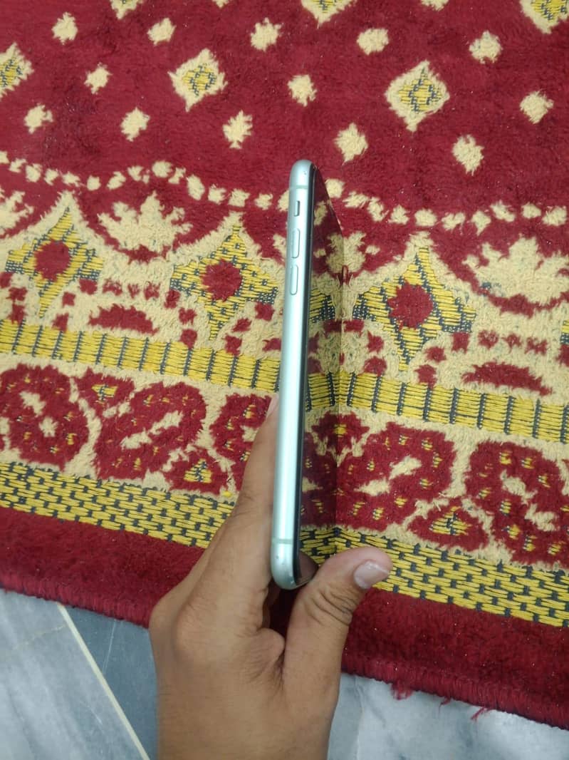 Apple iPhone 11 8
