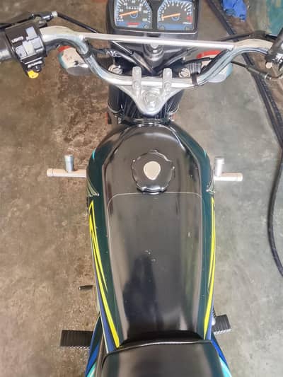 Honda CG 125 model 2025/2026, one hand use condition like new