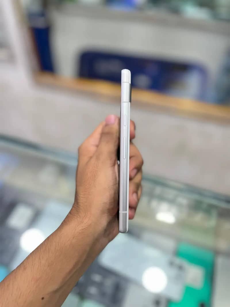 Google Pixel 7a 2