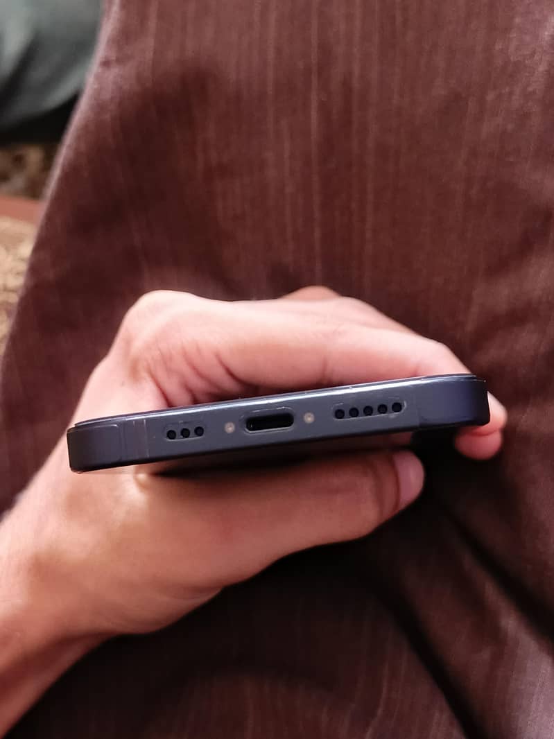 Apple iPhone 13 2