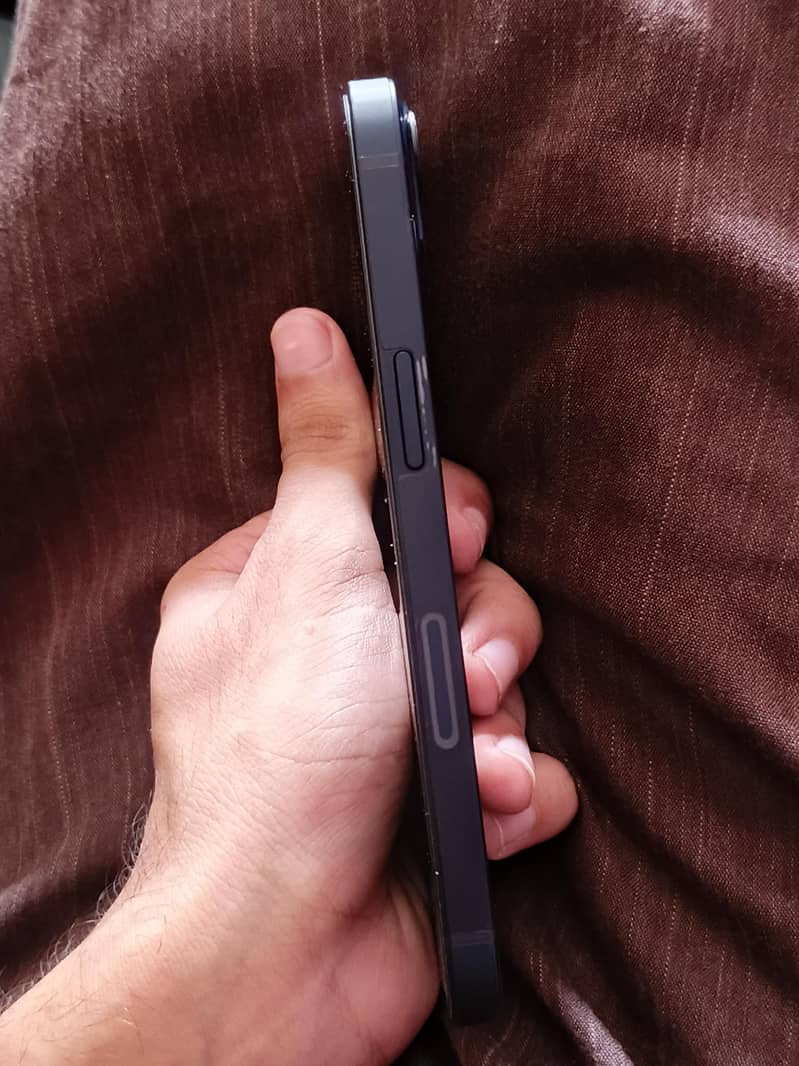 Apple iPhone 13 4