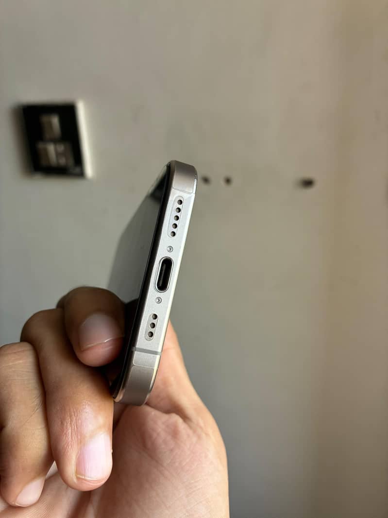 Apple iPhone 15 Pro 2