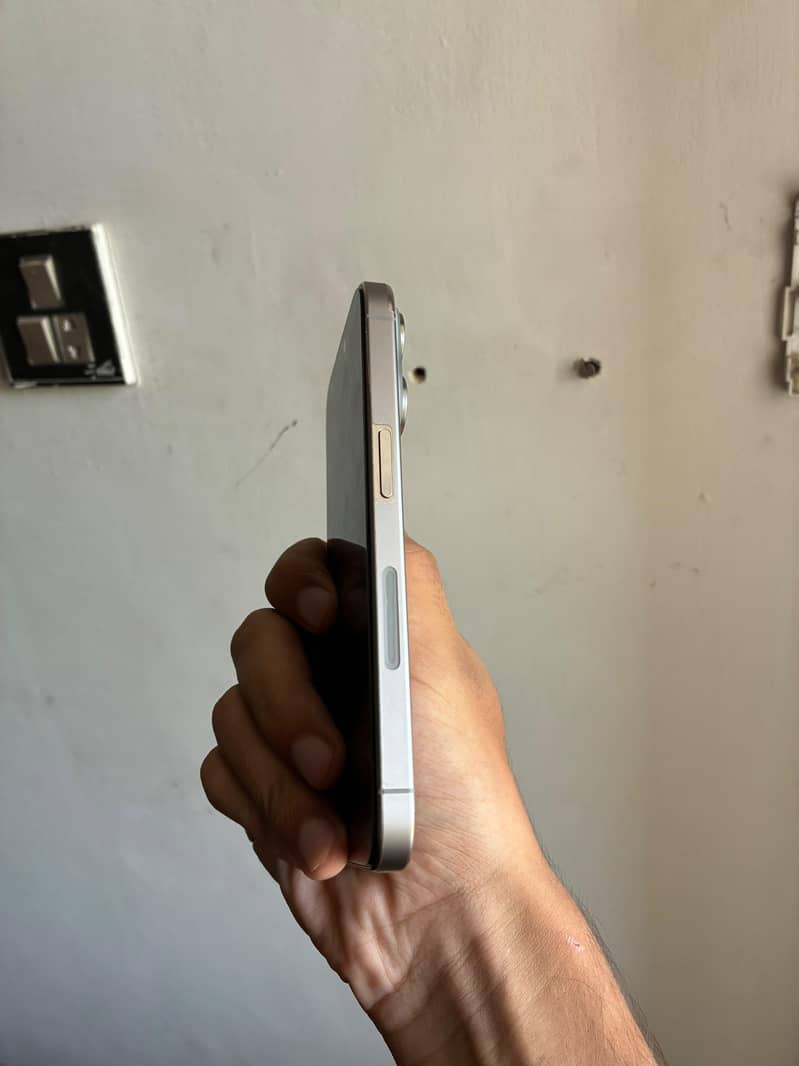 Apple iPhone 15 Pro 3