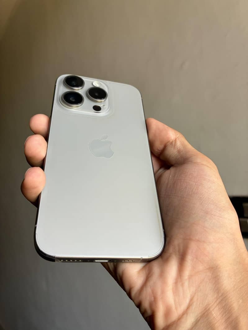 Apple iPhone 15 Pro 6