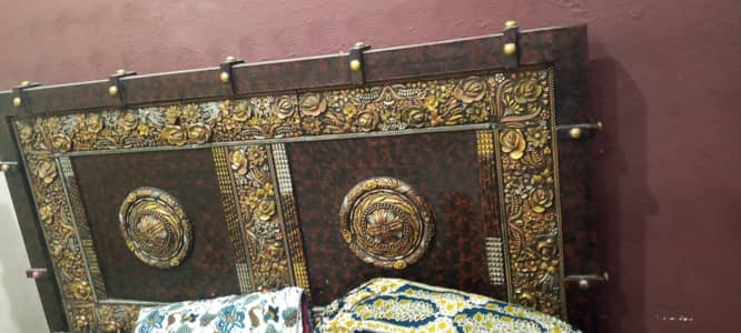 lohay ka ha 2side table or singarmaz order par tayar Howa ha