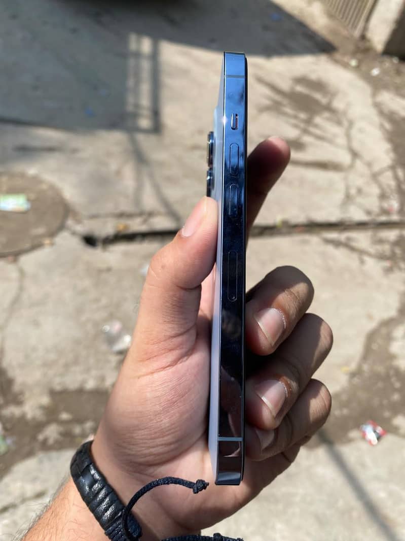 Apple iPhone 13 Pro 4