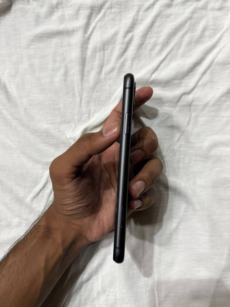Apple iPhone 11 3