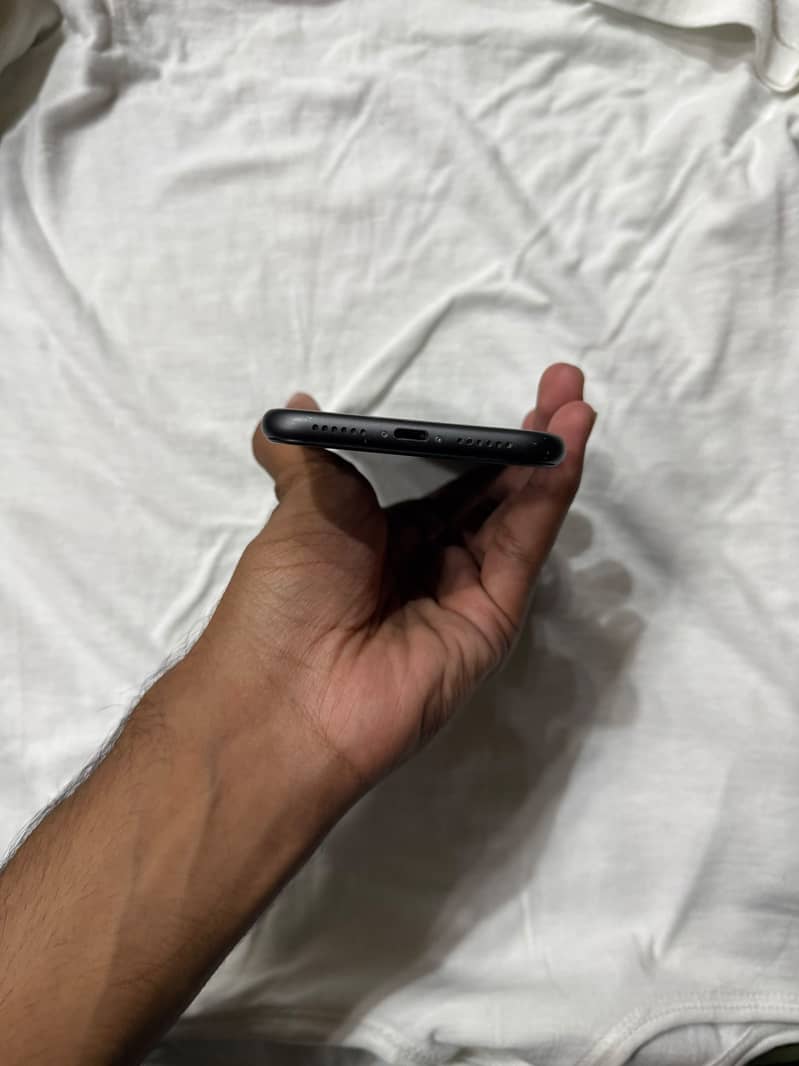 Apple iPhone 11 7