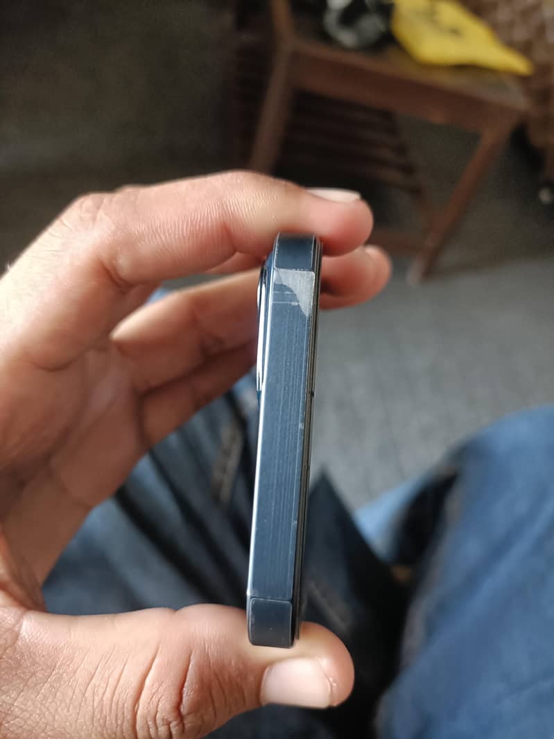 Apple iPhone 13 2