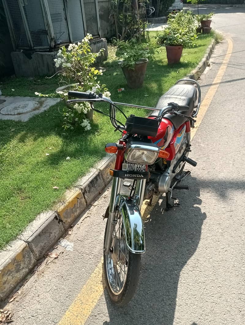 Dhoom CD 70 1