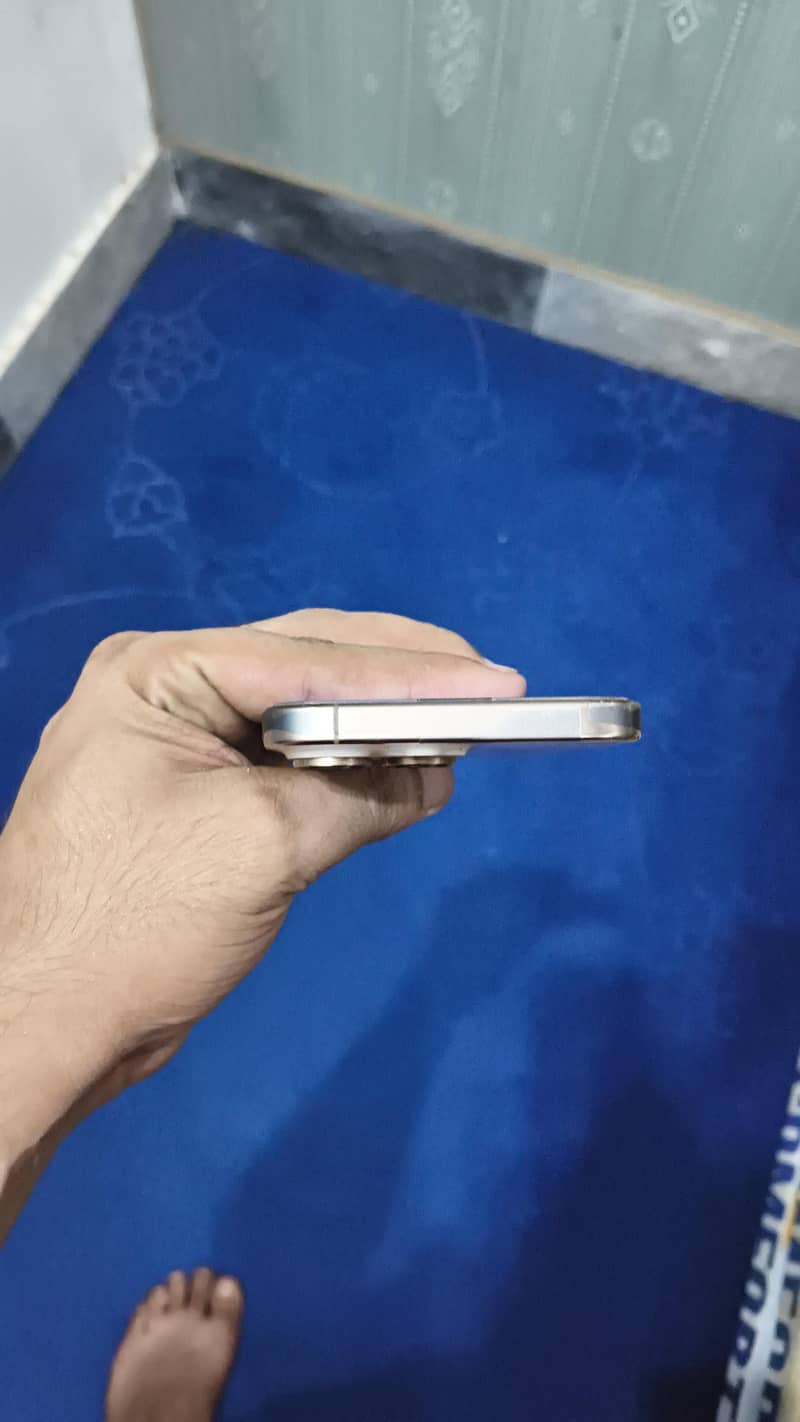 Apple iPhone 16 Pro Max 5