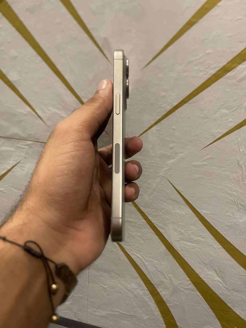 Apple iPhone 15 Pro Max 1