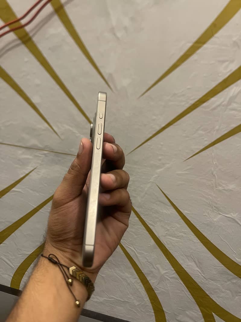 Apple iPhone 15 Pro Max 3