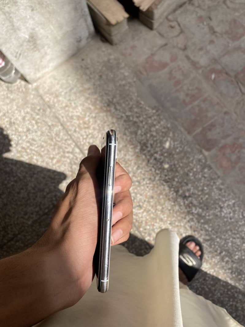 Apple iPhone X 5