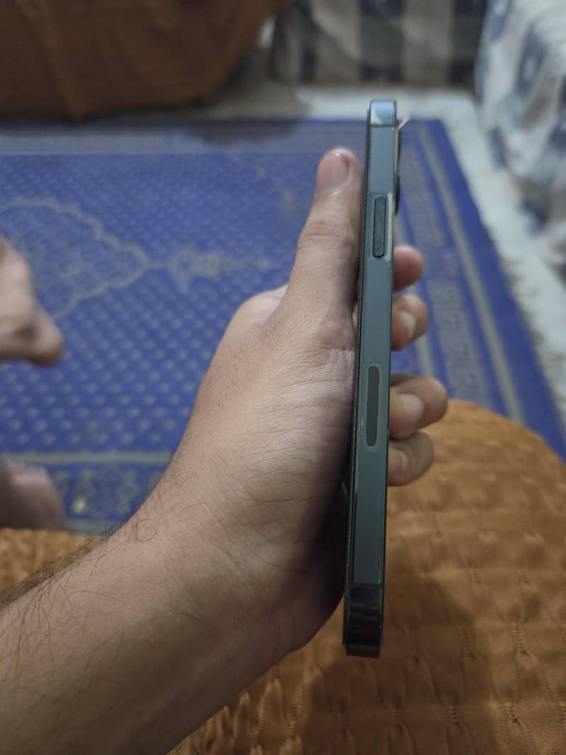 Apple iPhone 12 Pro 4