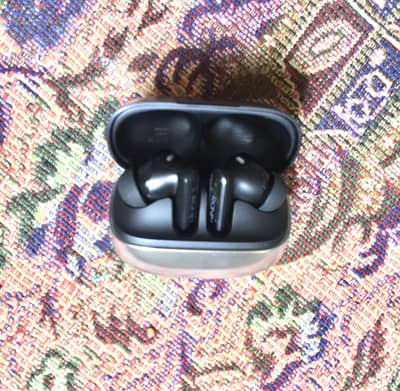 ANC earbuds in good condition