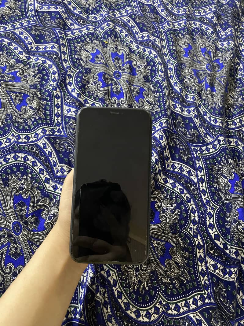 Apple iPhone 11 4
