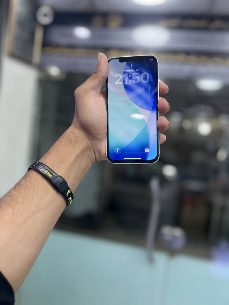 Apple iPhone 12 3